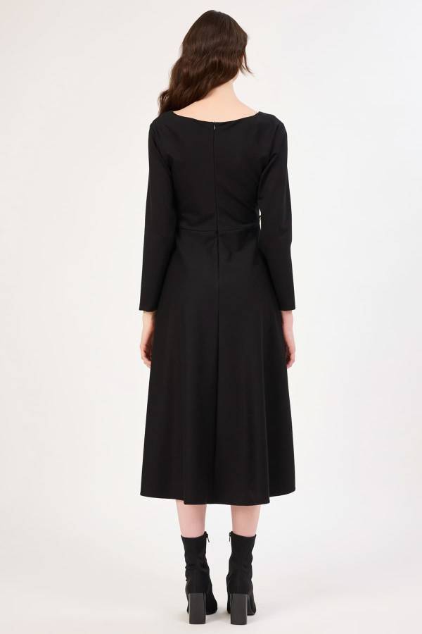 Açık yakalı kol ucu yırtmaç detaylı likralı elbise Açık yakalı kol ucu yırtmaç detaylı likralı elbise