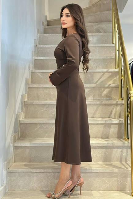 Açık yakalı kol ucu yırtmaç detaylı likralı elbise - Thumbnail