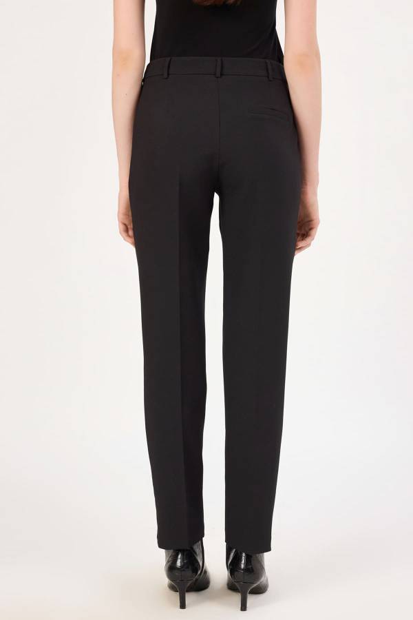 Aksesuar detaylı likralı siyah pantolon