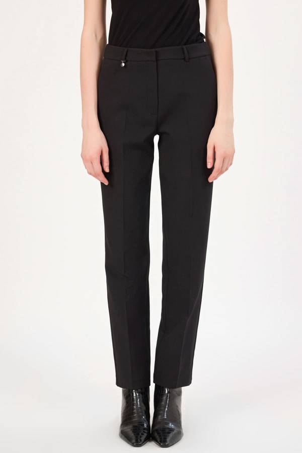 Aksesuar detaylı likralı siyah pantolon