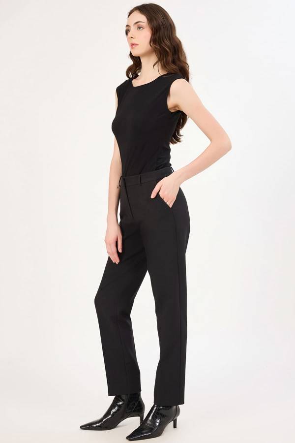 Aksesuar detaylı likralı siyah pantolon