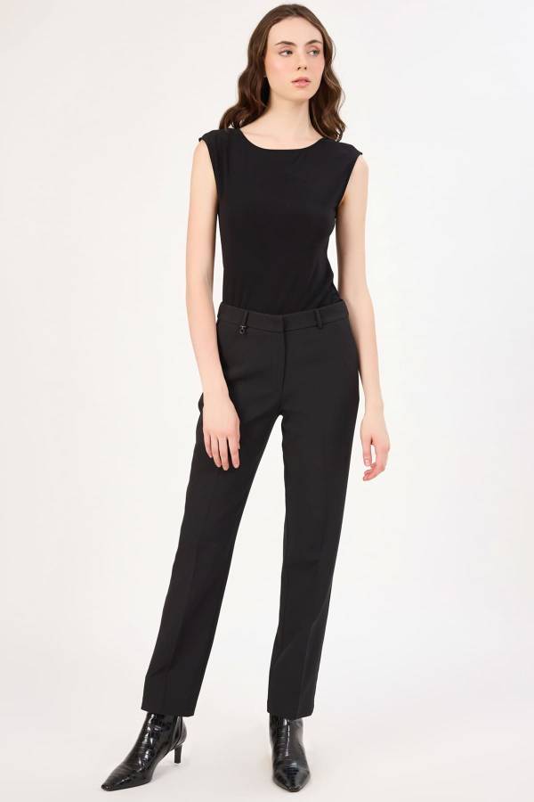 Aksesuar detaylı likralı siyah pantolon