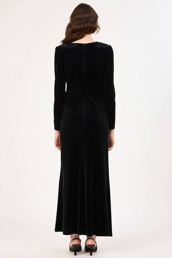 Anvelop yakalı kadife elbise