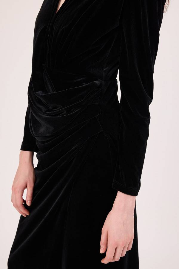 Anvelop yakalı kadife elbise