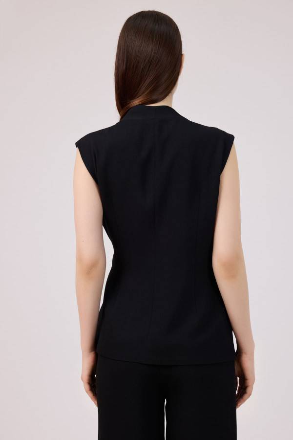 Asimetrik yakalı yelek