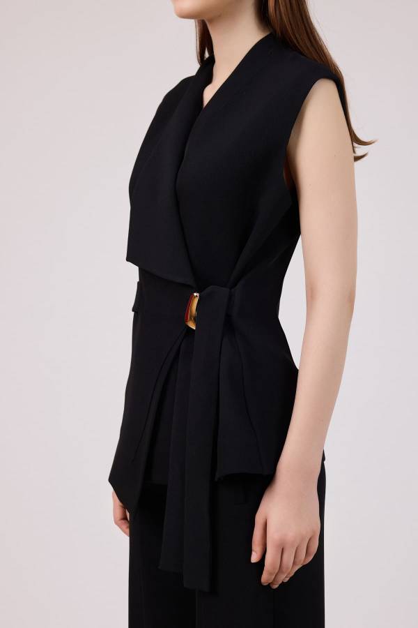 Asimetrik yakalı yelek