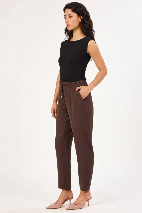 Beli bağcıklı pantolon