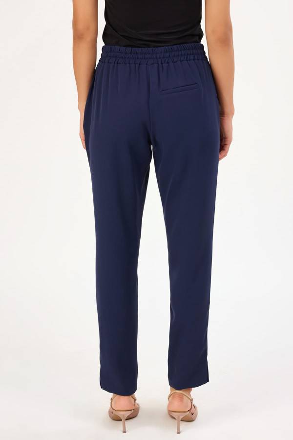 Beli bağcıklı pantolon