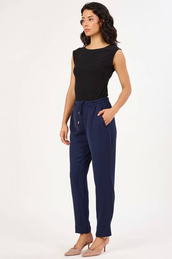 Beli bağcıklı pantolon