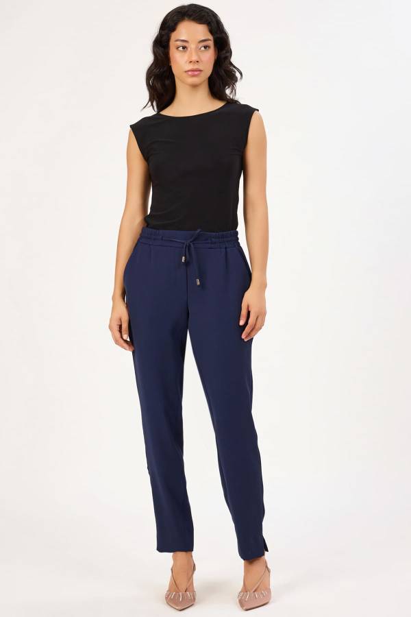 Beli bağcıklı pantolon