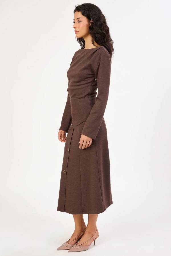 Büzgü detaylı kayık yaka triko bluz