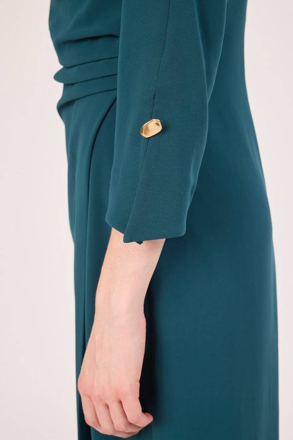 Drape detaylı asimetrik elbise