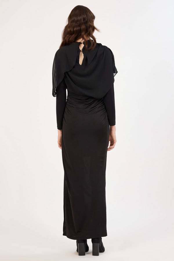 Drape detaylı broş aksesuarlı elbise Drape detaylı broş aksesuarlı elbise