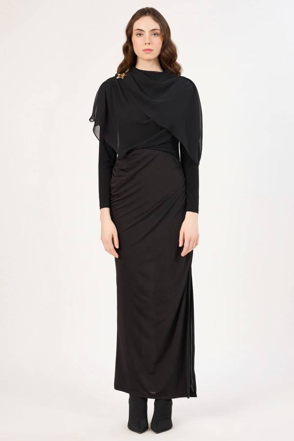 Drape detaylı broş aksesuarlı elbise Drape detaylı broş aksesuarlı elbise