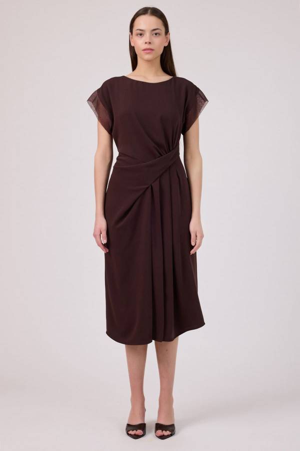 Drape detaylı dökümlü elbise
