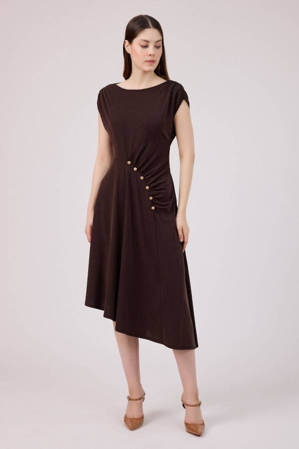 Düğme detaylı tencel elbise