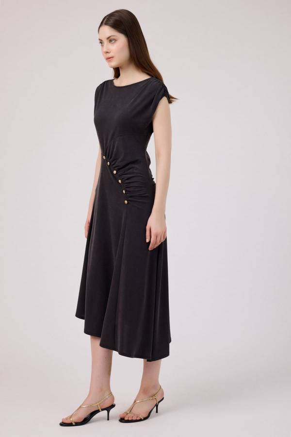Düğme detaylı tencel elbise