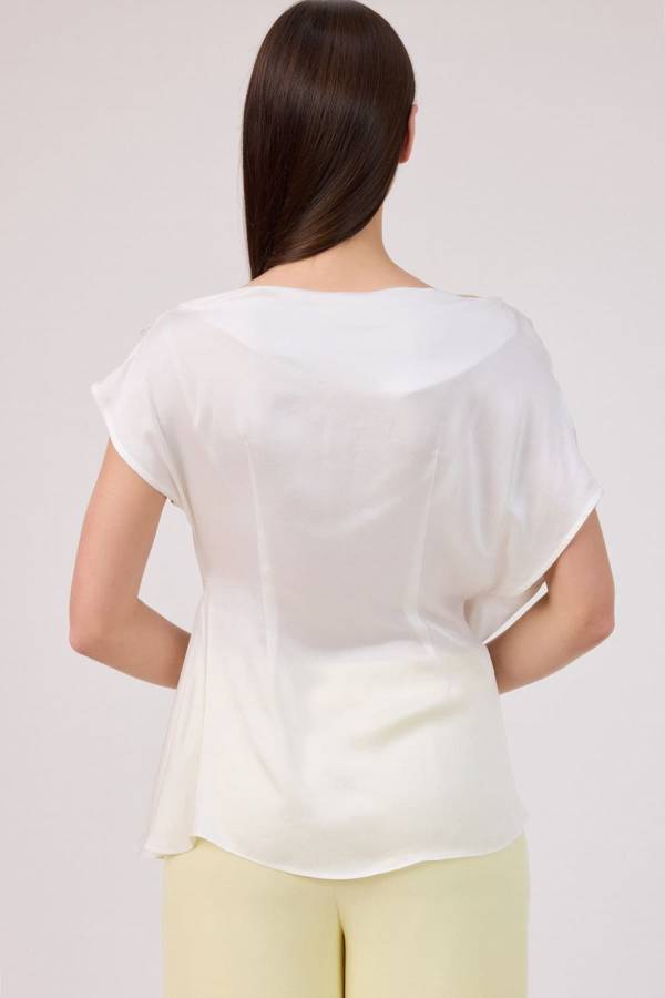 Düşük omuzlu saten bluz