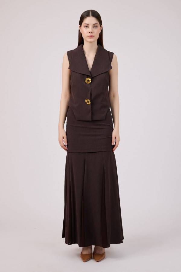 Geniş yakalı düğmeli yelek