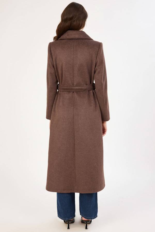 Geniş yakalı kaban