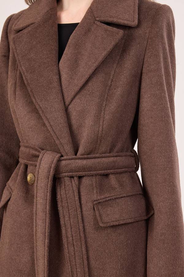 Geniş yakalı kaban