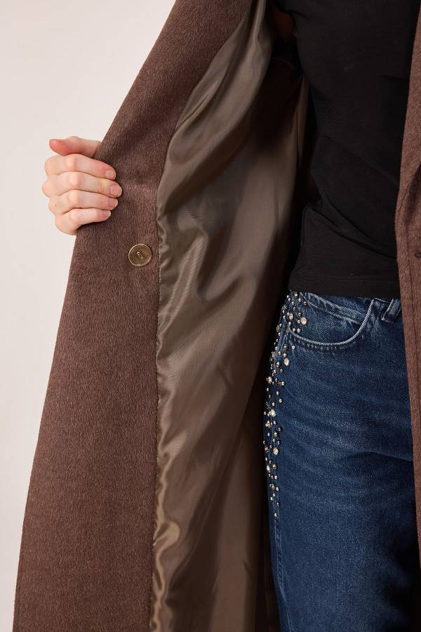 Geniş yakalı kaban