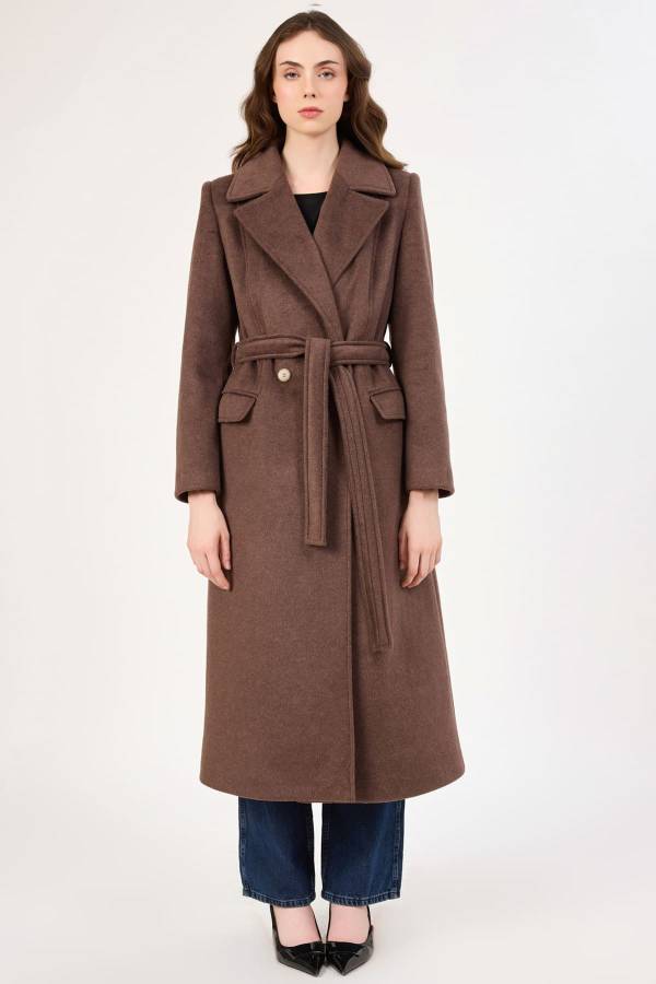 Geniş yakalı kaban