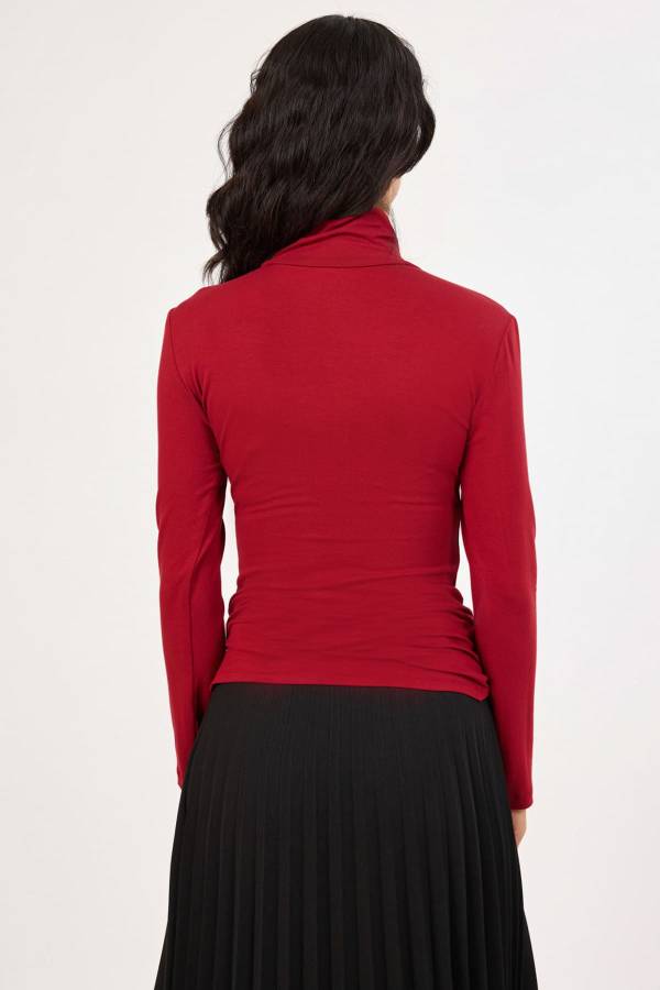 Gold toka detaylı boğazlı yaka bluz