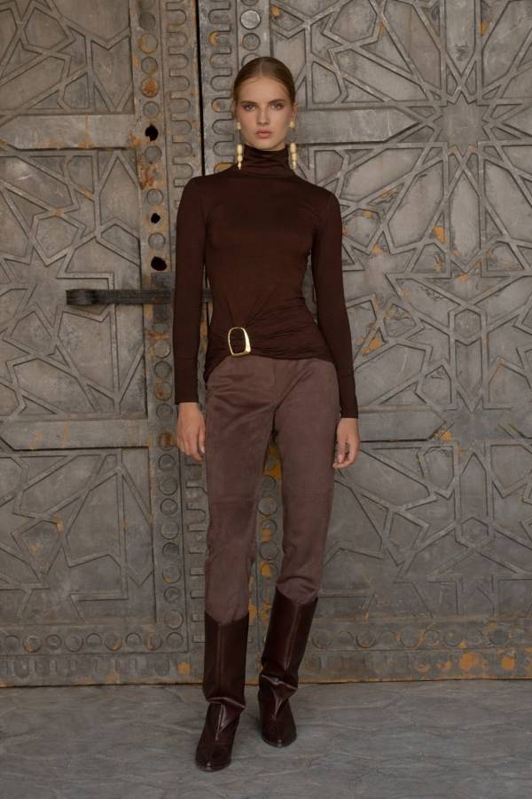 Gold toka detaylı boğazlı yaka bluz