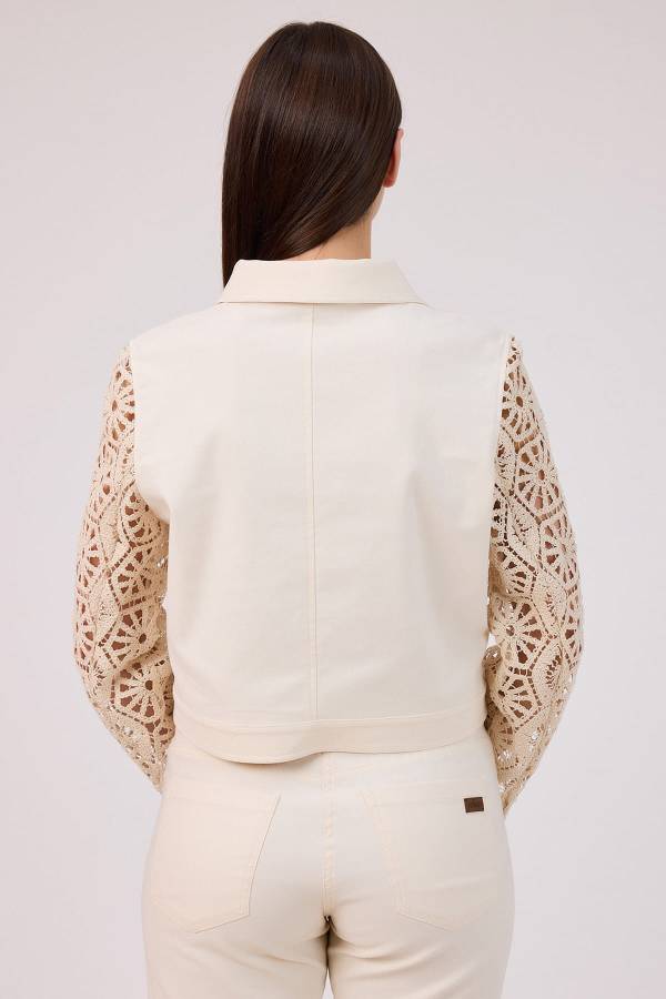 Güpür detaylı kısa ceket