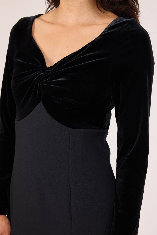 Kadife detaylı likralı elbise