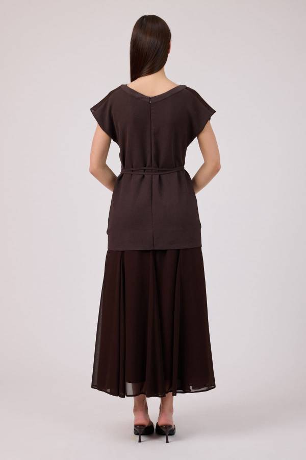 Katmanlı şifon geçişli elbise