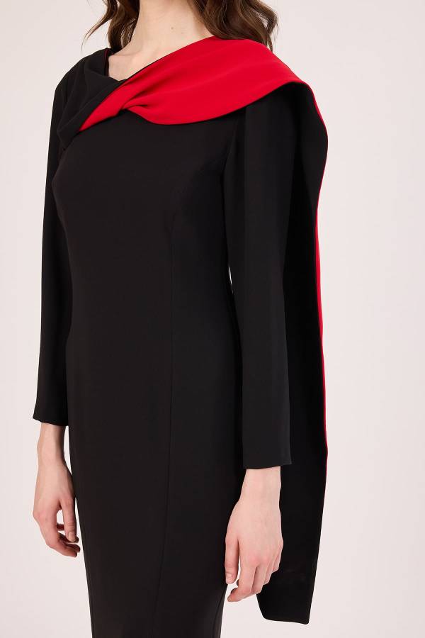 Kontrast şal detaylı elbise