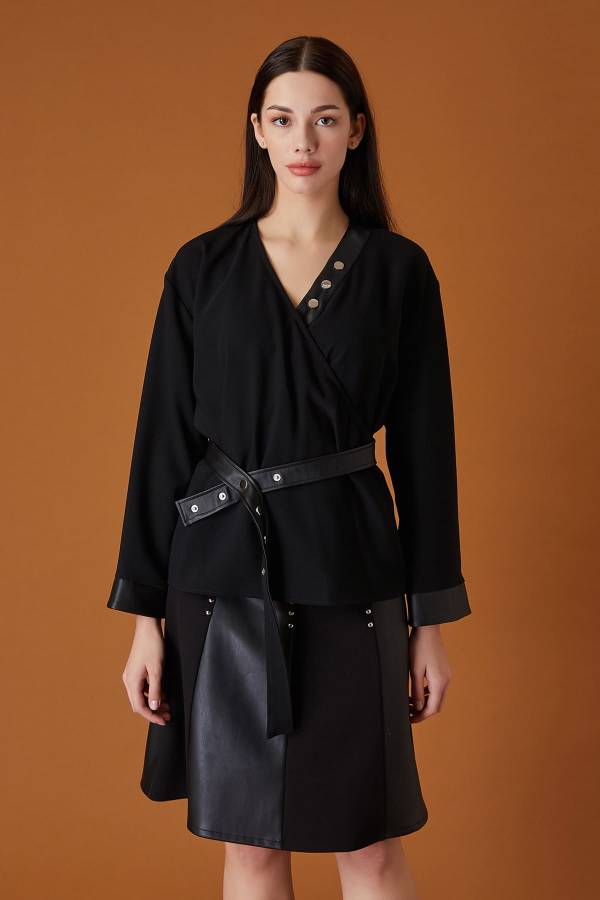 Kruvaze yakalı krep bluz