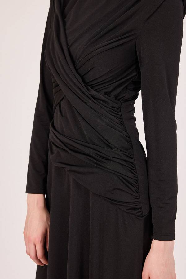 Önü drape detaylı likralı maxi elbise