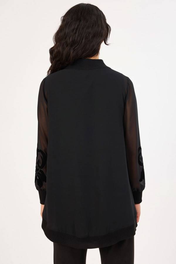 Önü flok baskılı siyah bluz Önü flok baskılı siyah bluz