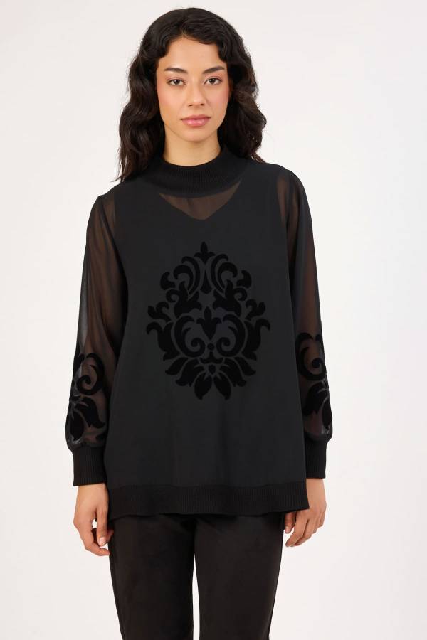 Önü flok baskılı siyah bluz Önü flok baskılı siyah bluz