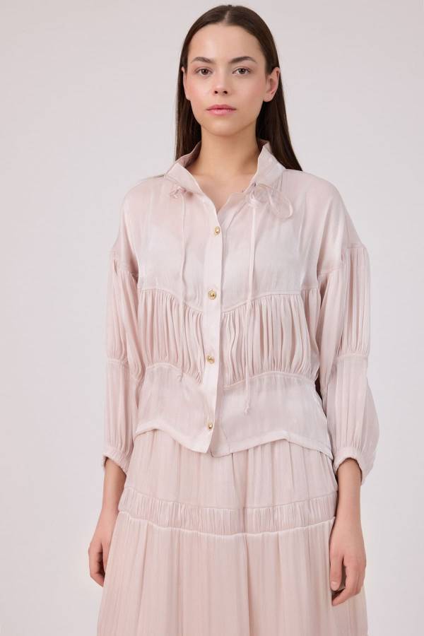 Parlak iplikli organze büzgü detaylı kap