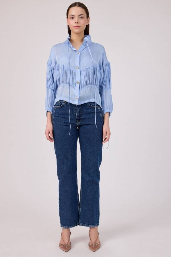 Parlak iplikli organze büzgü detaylı kap