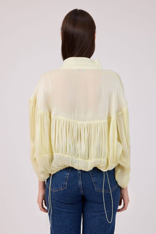 Parlak iplikli organze büzgü detaylı kap