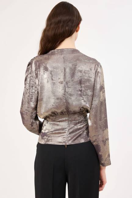 Parlak yüzeyli büzgü detaylı bluz - Thumbnail