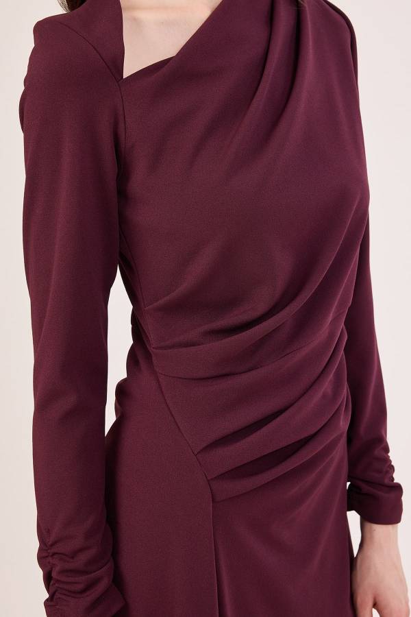 Pile detaylı asimetrik elbise