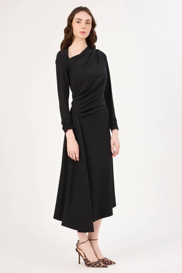 Pile detaylı asimetrik elbise