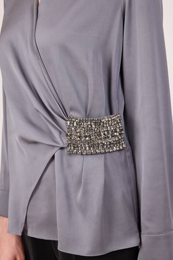 Taş detaylı anvelop bluz