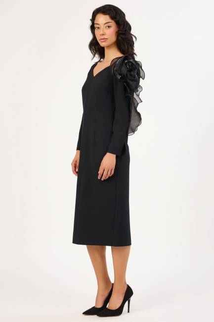 Tasarım çicek aksesuarlı midi elbise - Thumbnail