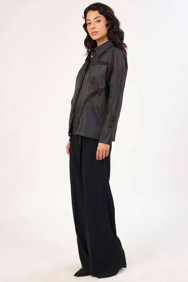 Tasarım taş detaylı siyah organze gömlek Tasarım taş detaylı siyah organze gömlek