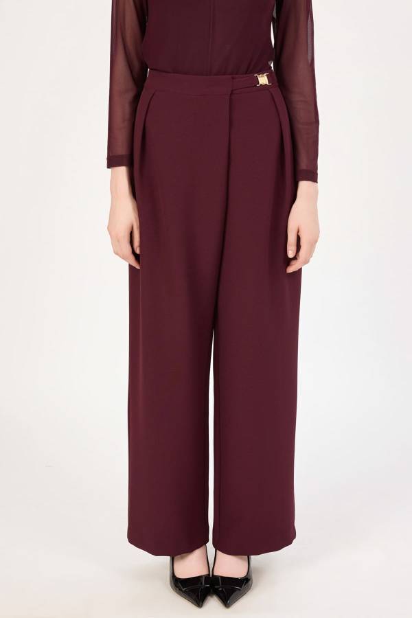 Toka detaylı likralı geniş paça pantolon  Toka detaylı likralı geniş paça pantolon