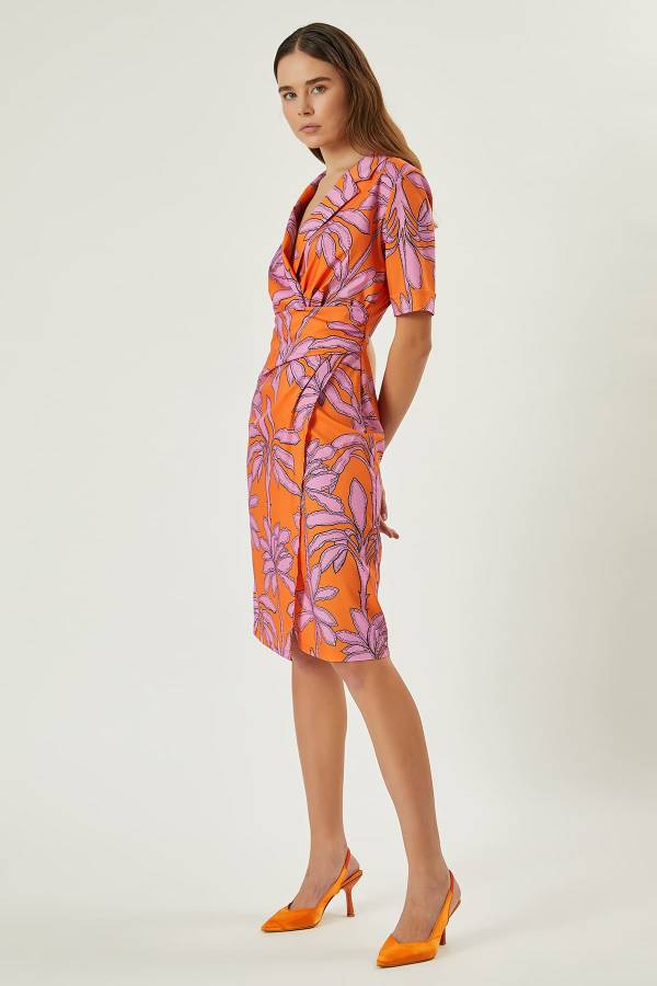 Tropik desenli elbise