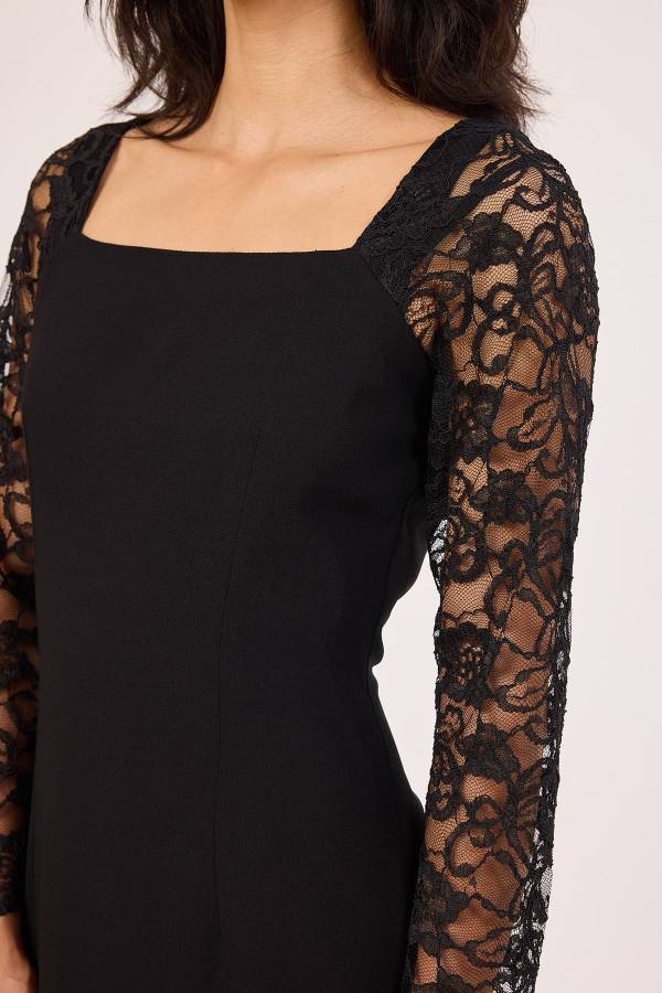 U Yaka dantel detaylı asimetrik elbise