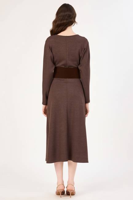 V yakalı süet kemerli midi elbise - Thumbnail